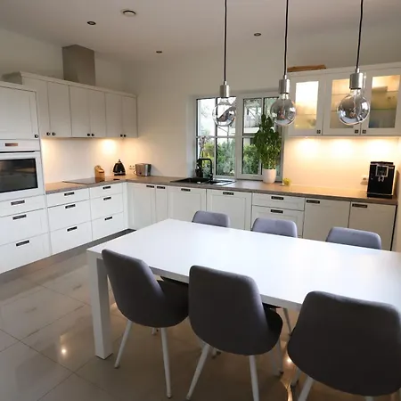 Holiday home Pinetree *